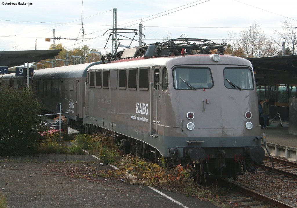 110 457-9 mit AEG Zug in Karlsruhe Durlach 28.10.10