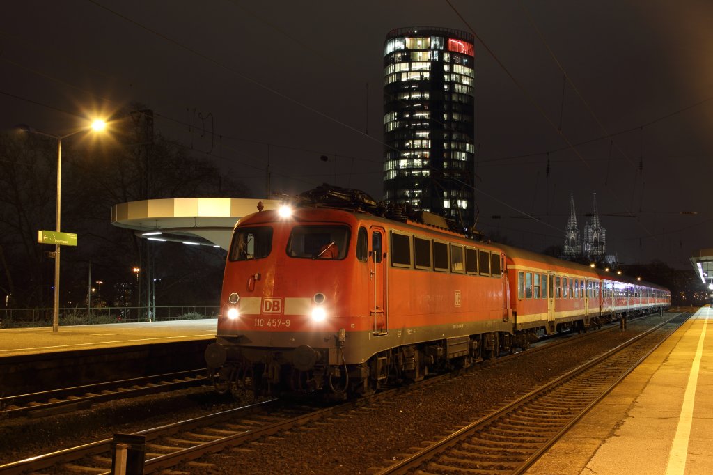 110 457-9 mit einem Leerpark in Kln-Messe/Deutz am 27.02.13