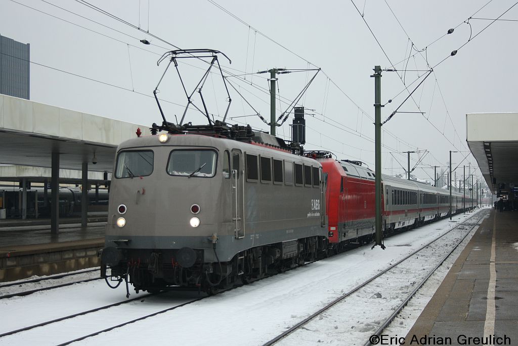 110 457 wartet mit 101 134 am 22.12.2010 auf die weiterfahrt nach Hamburg.