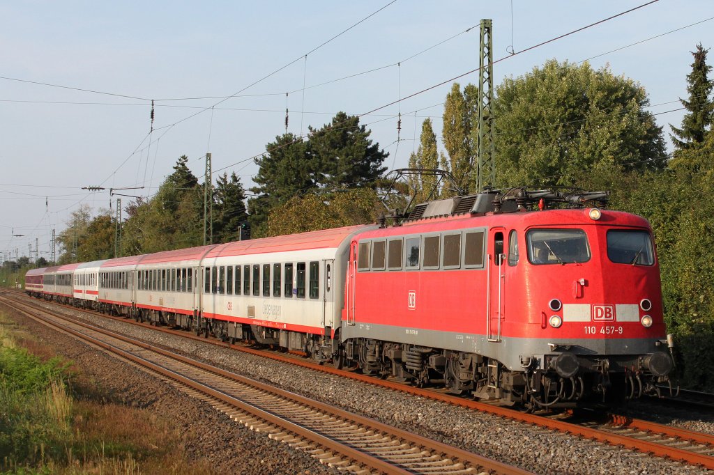110 457 zog am 25.9.11 einen Sonderzug durch D�sseldorf-Angermund