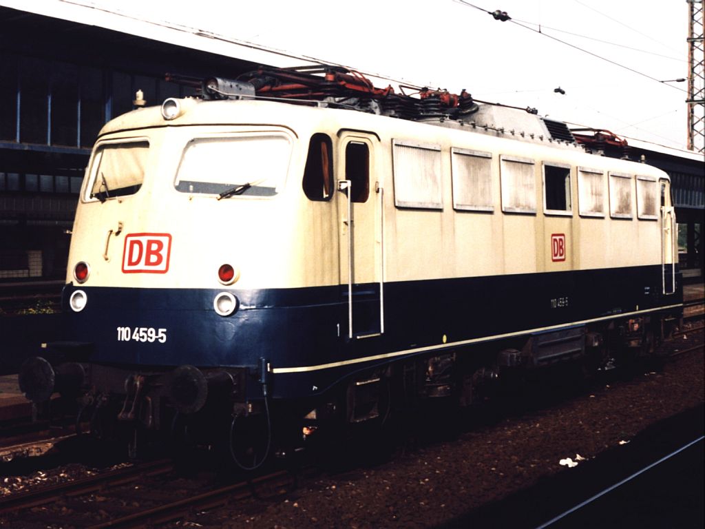 110 459-5 auf Oberhausen Hauptbahnhof am 17-10-1995. Bild und scan: Date Jan de Vries.