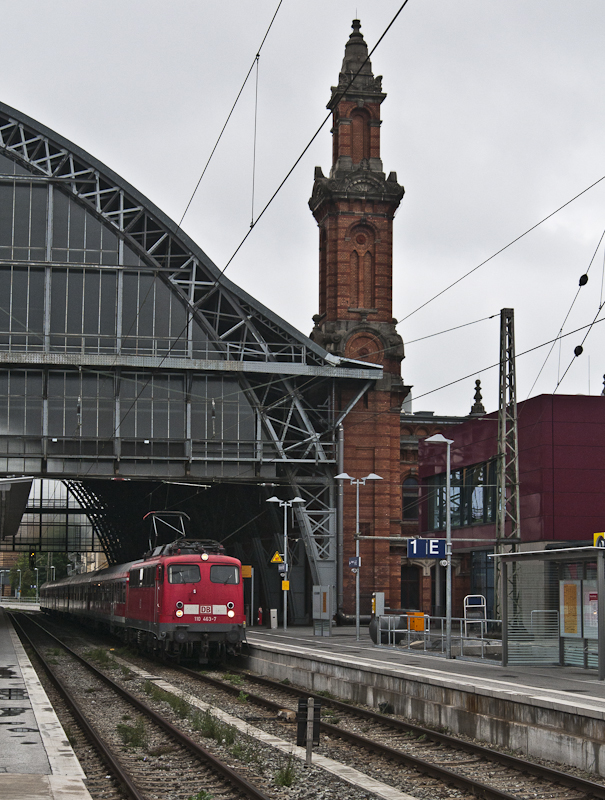 110 463-7 am 18. August 2010 in Bremen Hbf. Ihr nchster Zug wird die RB 14812 (Bremen Hbf - Oldenburg (Oldb)) sein.