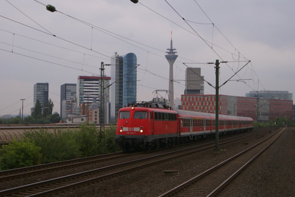 110 463-7 mit dem letzten RE 4 Verstrker des Tages nach Aachen in Dsseldorf-Hamm am 29.06.2011