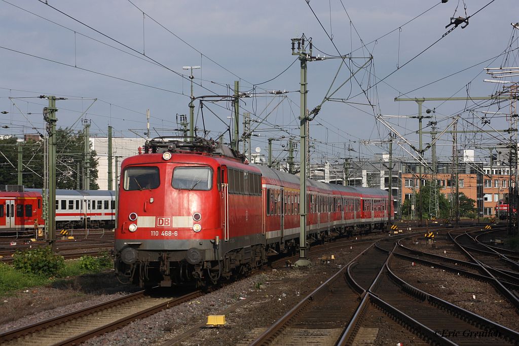 110 468 mit einem RE aus Haste am 17.08.2011 in Hannover HBF.