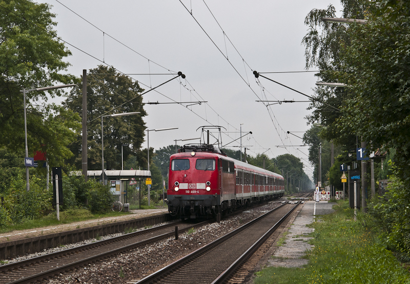 110 469-4 am 17. August 2010 als RB 14818 (Bremen Hbf - Oldenburg (Oldb)) im Bahnhof Heidkrug.