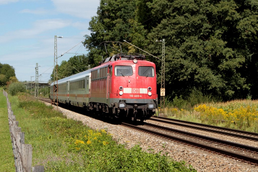 110 469-4 mit IC Wagen von Mnchen nach Salzburg beim B Vogl am 28.08.2012
