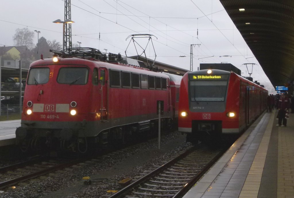 110 469-4 steht mit dem Fuballsonderzug Gelsenkirchen am 18.03.2012 in Kaiserslautern