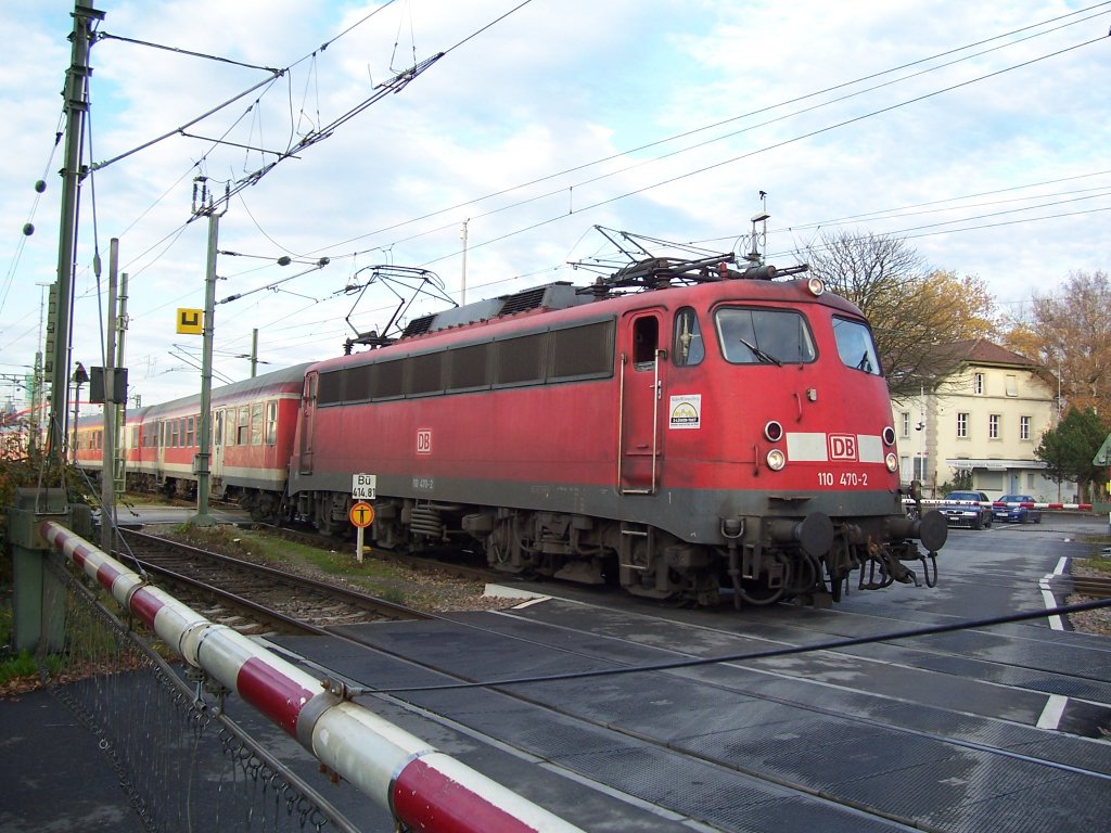110 470-2 am 18.11.2006 auf dem Bahnbergang Kreuzlingen