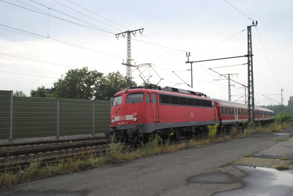 110 470-2, schiebt Ihren RE von Lehrte nach Hannover HBF, am 05.08.2010.