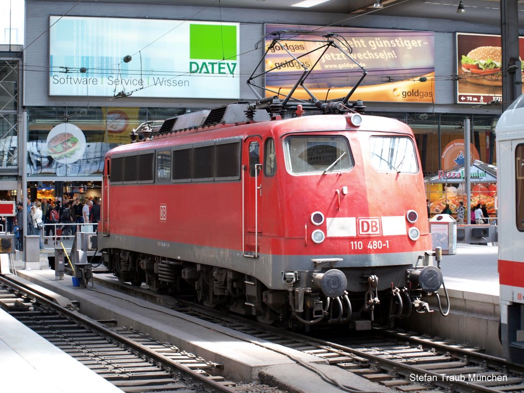 110 480-1 Mnchen Hbf am 22.07.2012 Gleis 17