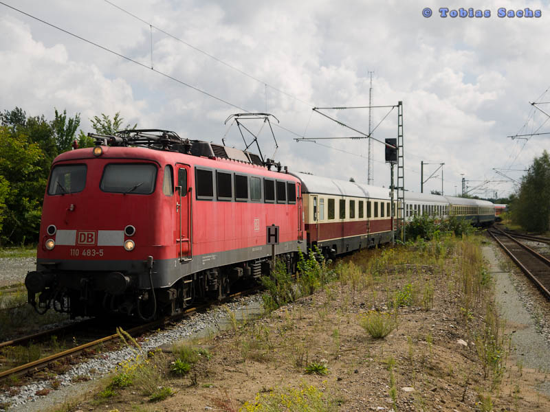 110 483 mit lerrem IC 2417 beim Ankunft in Flensburg und bereitet f�r den Fahrt nach K�ln Hbf vor, Aufnahme am 28.08.2011