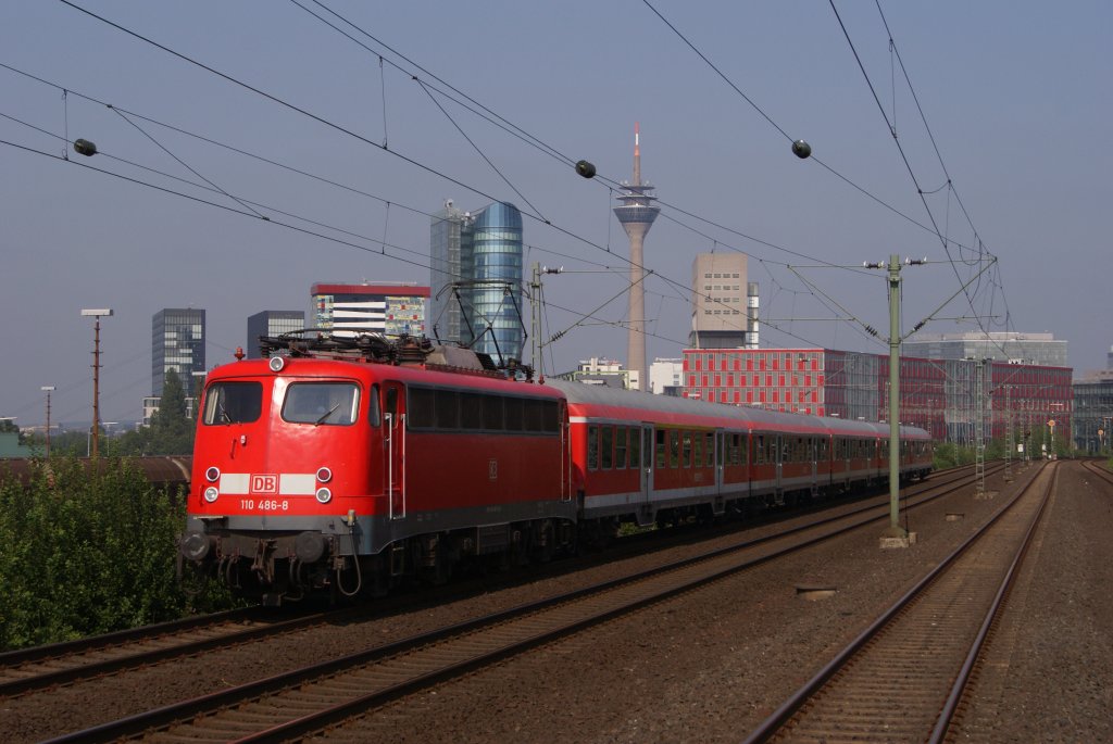 110 486-6 mit einem RE 4 Verstrker in Dsseldorf-Hamm am 04.07.2011