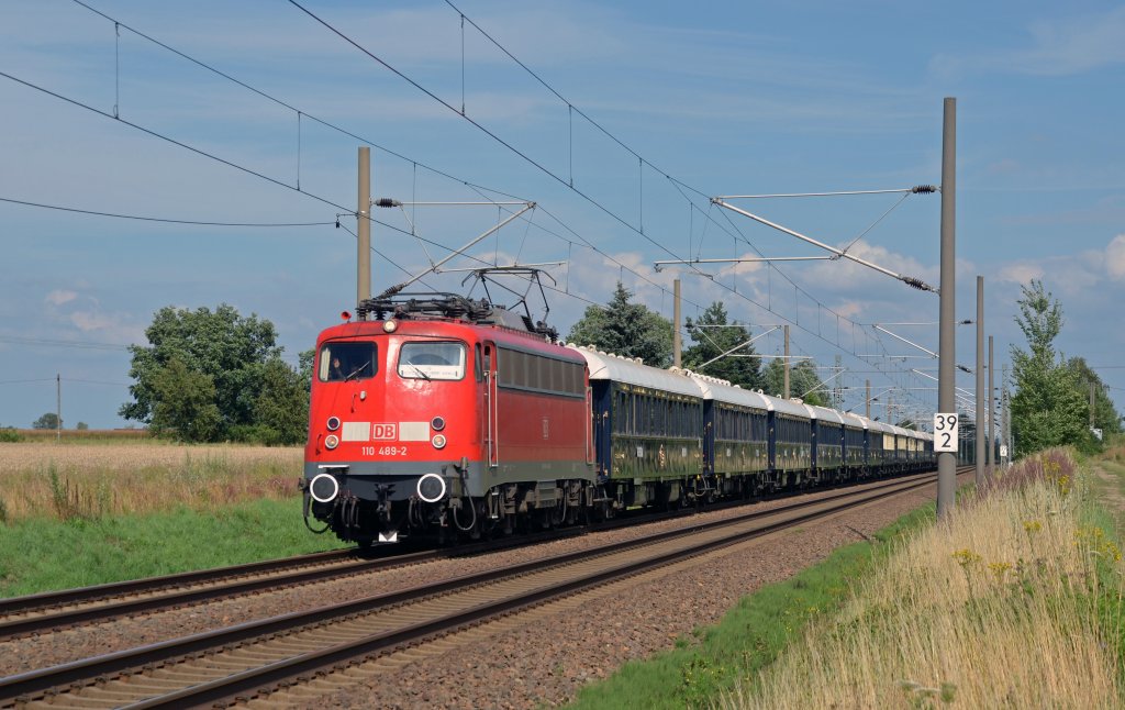 110 489 befrderte am 11.07.12 einen Sonderzug von Dresden kommend durch Radegast gen Leipzig. 