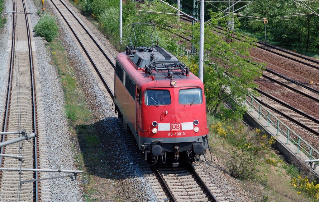 110 490 war am 14.05.11 von Berlin-Rummelsburg nach Leipig, als sie mir in Holzwei�ig vor die Linse fuhr.