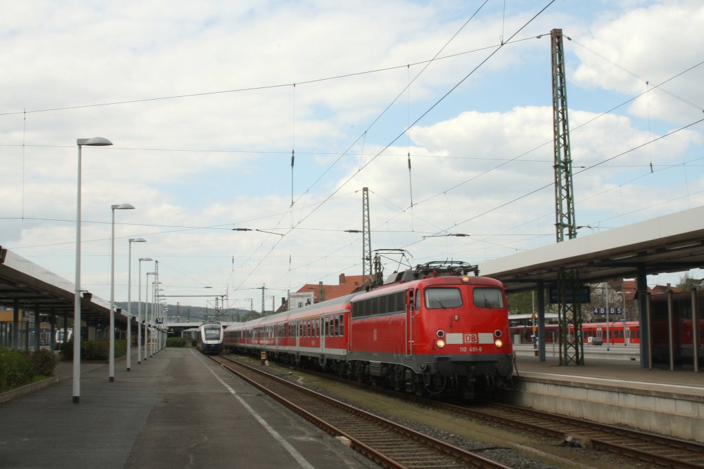 110 491-8 steht am 16.04.'11 mit RB14613 bereit zur Abfahrt nach Braunschweig (Hildesheim Hbf, den 16.04.'11)