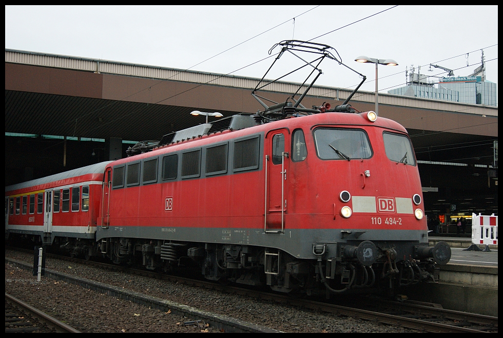 110 494 steht mit einem RE4 in D�sseldorf Hbf