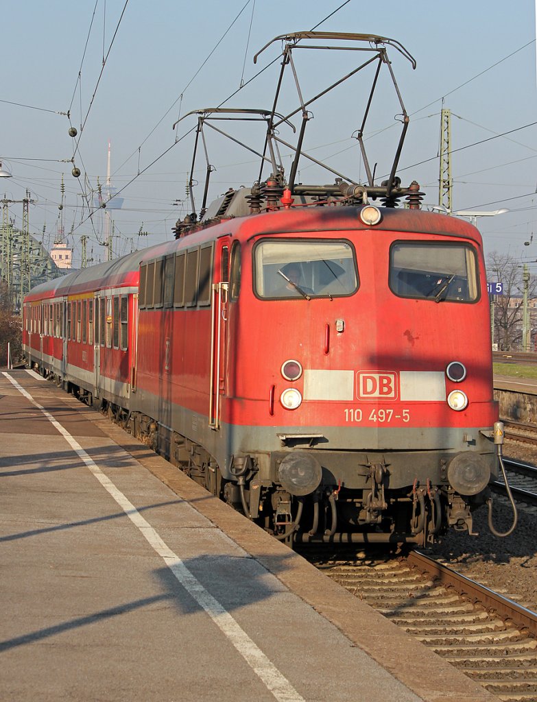 110 497-5 kommt mit dem RB35 in Kln Messe/Deutz an , am 03.03.2010