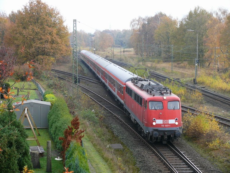 110 507-1 am 08.11.2009 kurz vorm Bahnhof Bremerhaven-Wulsdorf
