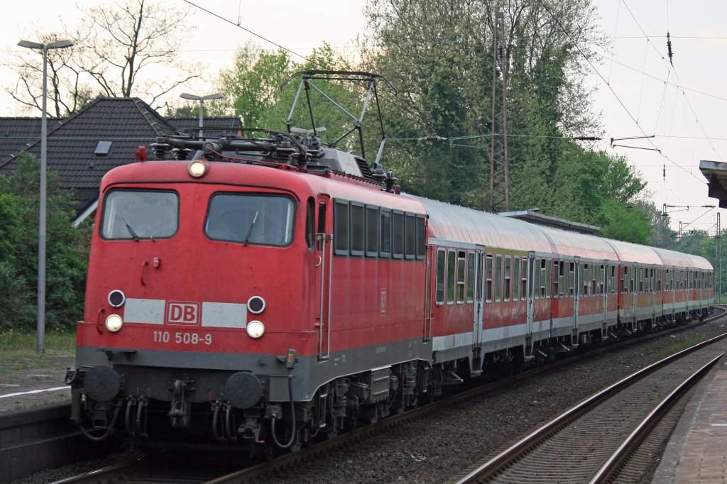 110 508 zog am 1.5.12 einen RE 1 Ersatzzug durch Mlheim-Styrum.
Gru an den Tf!