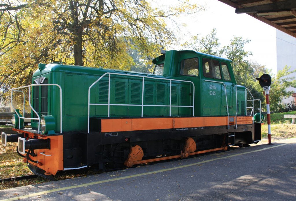 1.10.2010 Kolobrzeg. 401a 0335 am Bahnsteig.
