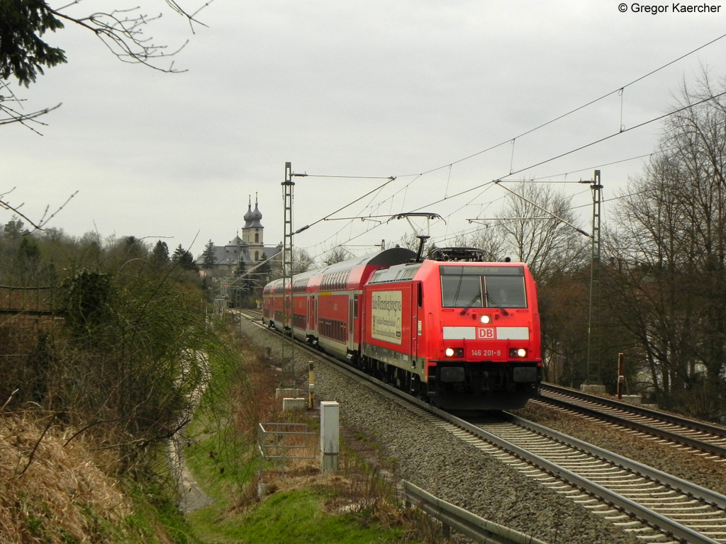 11.03.2011: Die 146 201-9 hat gerade mit dem RE 19513 (Heidelberg-Stuttgart) den Haltepunkt Bruchsal-Schlachthof nonstop passiert. Sein nchster Halt ist der Bahnhof Bretten.