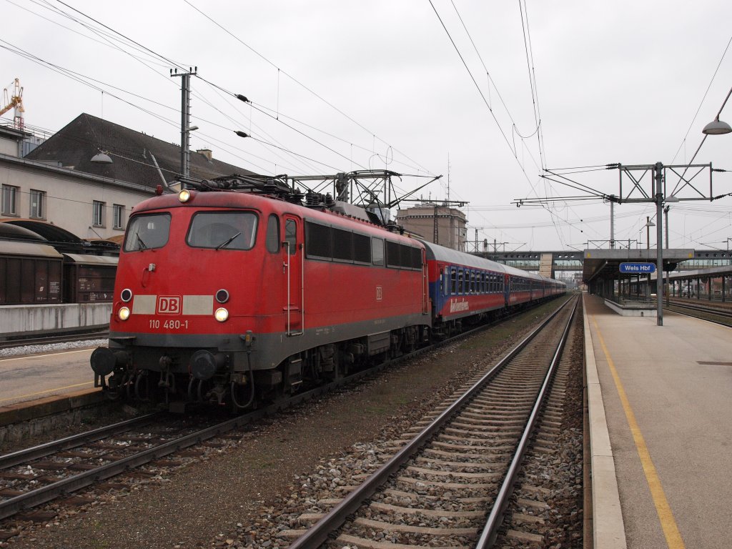 110.480 mit ihren SDZ 14581 bei der durchfahrt in Wels Hbf 6.4.12 