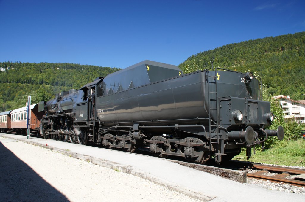 11.09.2010 Dampflok 52 221 des VTT wartet auf die Fahrerlaubnis aus dem Depot St Suplice.