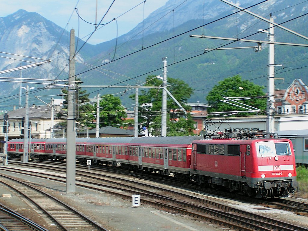 111 002-2 verlsst mit REX5409 Innsbruck-West;100608
