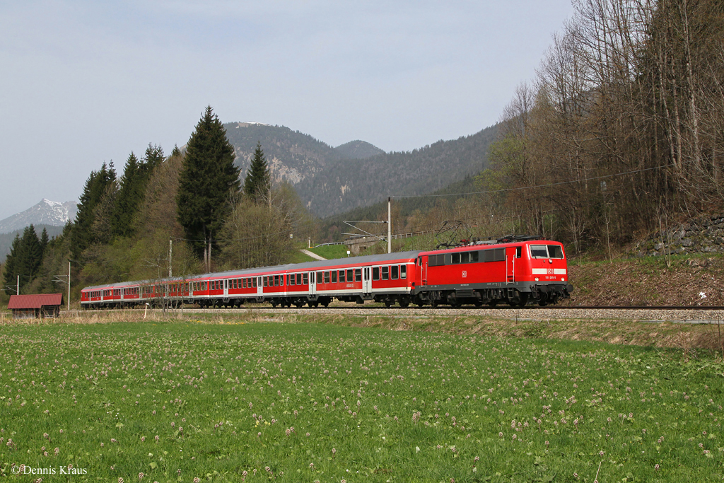 111 005 mit RB 59497 am 01.05.2013 bei Klais.