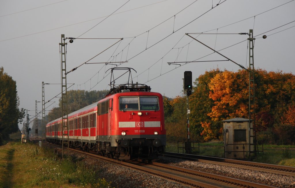 111 008 mit RE von Frankfurt(Main)Hbf nach Mannheim Hbf.Aufgenommen am 18.10.10 in Lampertheim.

