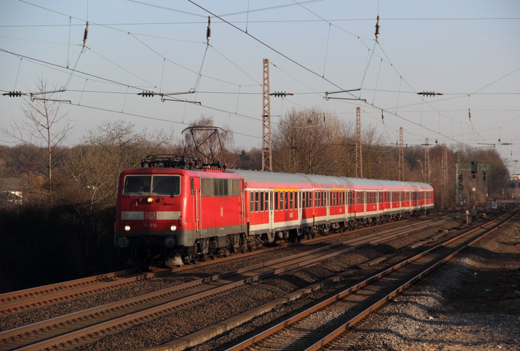 111 010 mit der RB 30528 (Kln Hbf - Wesel) in Dsseldorf-Eller-Sd am 05.03.13