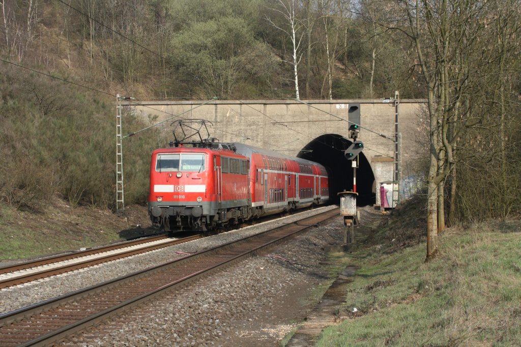 111 010 mit RSX 9 in Eilendorf am 27.03.11