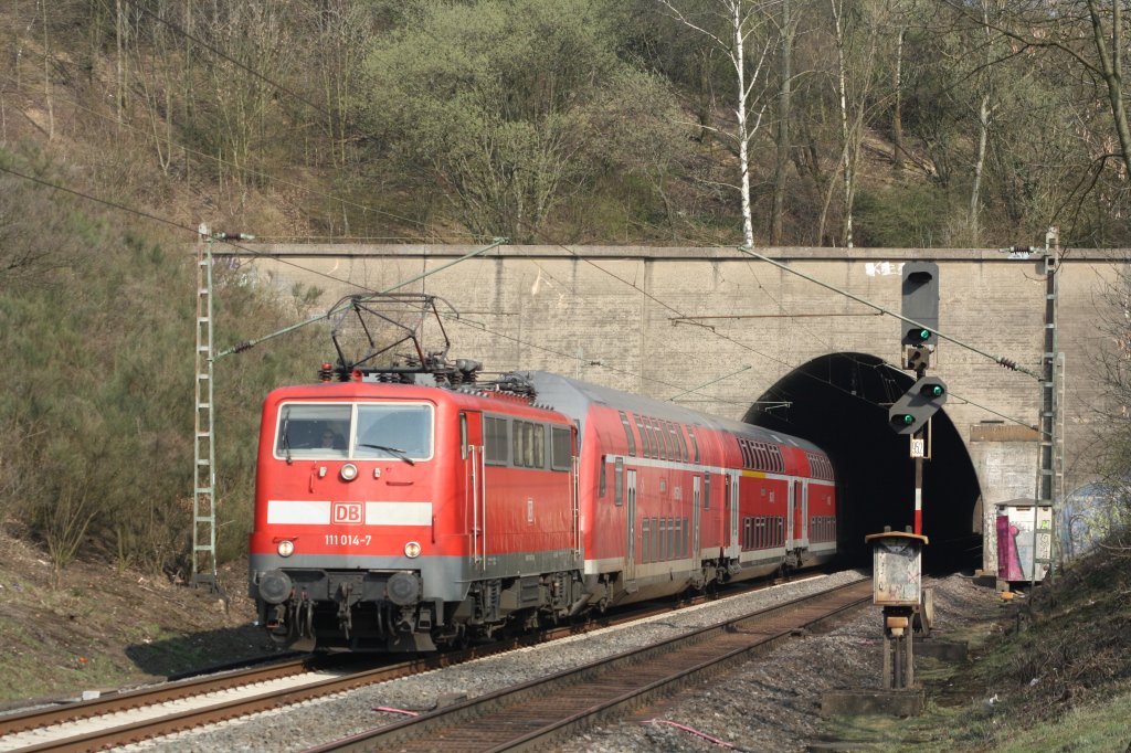 111 014-7 mit RSX 9 (+50) in Eilendorf am 27.03.11