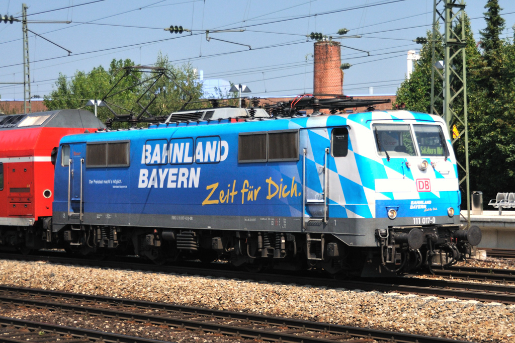 111 017-0  Maxl  im Lokportrait am Heimeranplatz zu Mnchen im August 2011.