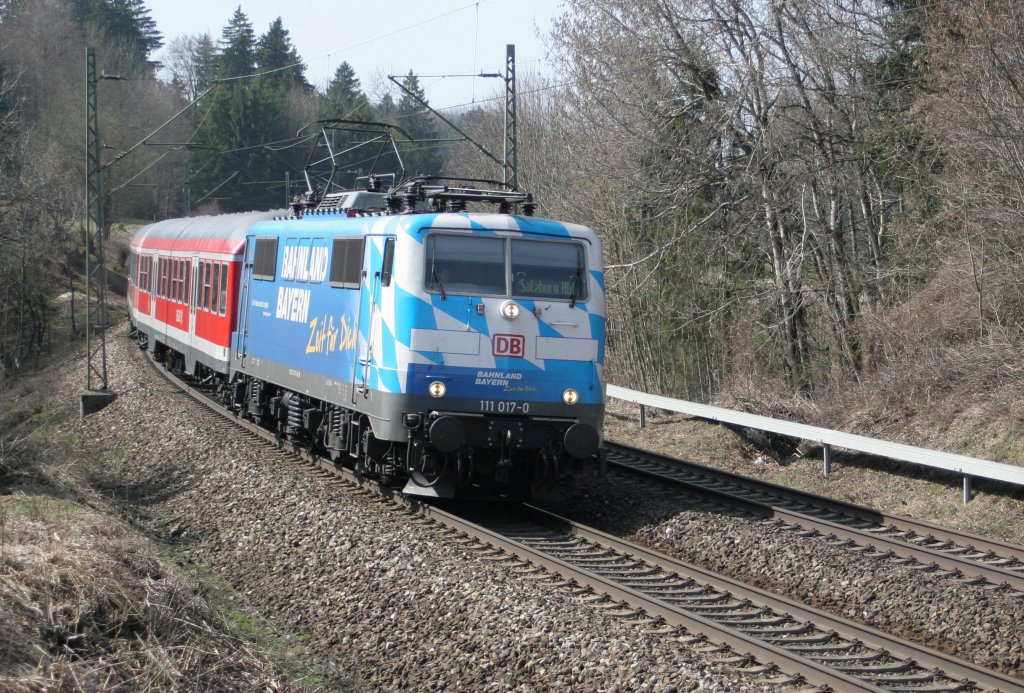 111 017-0  Maxl  mit RE von Mnchen nach Salzburg bei Bergen am 25.03.2011