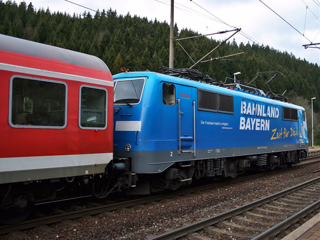 111 017  Max`l  mit Regionalbahn macht einen Zwischenstop in Frtschendorf auf dem Weg nach Bamberg am 02.11.2012
