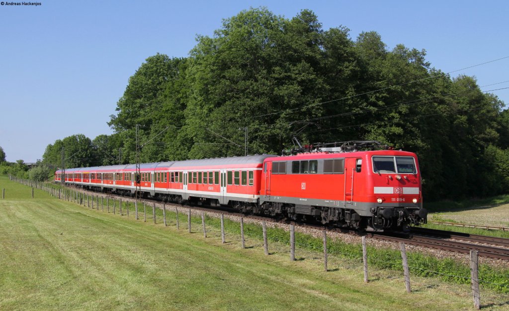 111 019-6 mit dem RE 79077 (Mnchen Hbf-Kufstein) bei Vogl 28.5.13