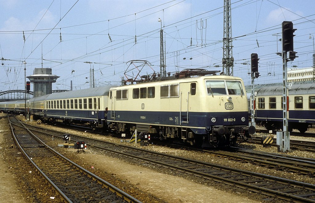  111 022  M�nchen Hbf  11.07.81