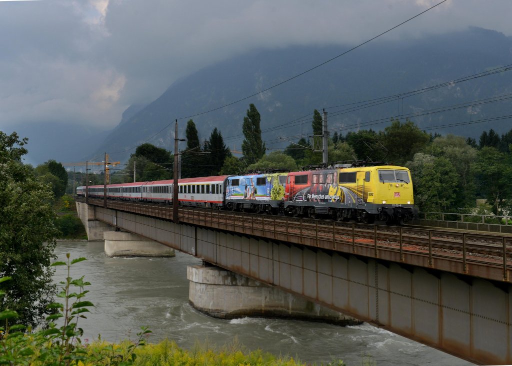 111 024 + 111 066 mit einem EC 82 am 11.08.2012 auf der Innbrcke in Brixlegg.