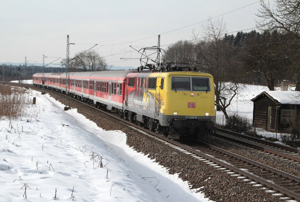 111 024 mit RE von Mnchen nach Salzburg bei bersee am 11.02.2013