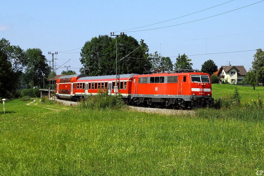 111 027-9 mit RB 59515 bei Eschenlohe. (20.08.2011)