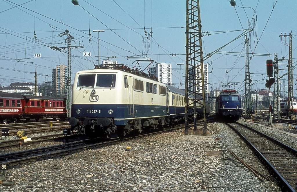 111 027  Stuttgart Hbf  09.04.78