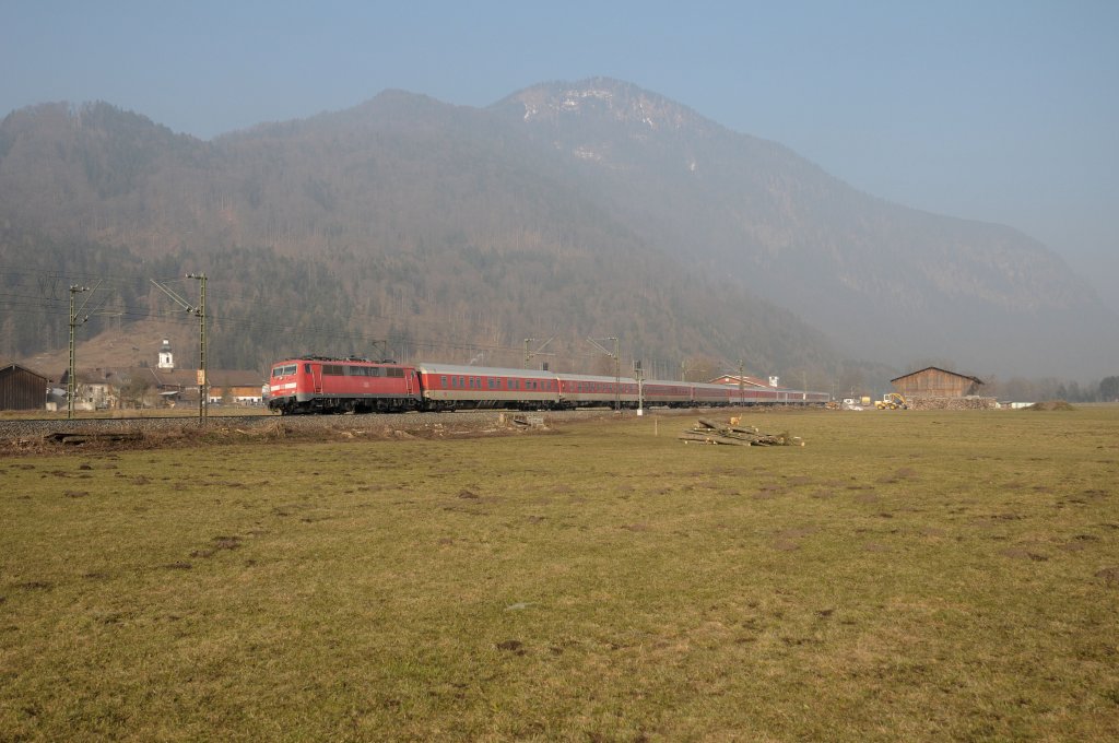 111 031 am 05.03.11 mit CNL 1319 nach Innsbrck am B Raisach