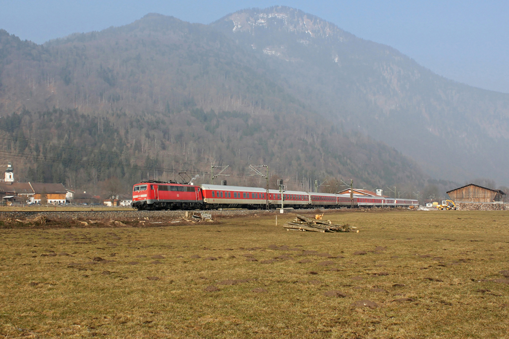 111 031 mit CNL 1319 am 05.03.2011 bei Niederaudorf.