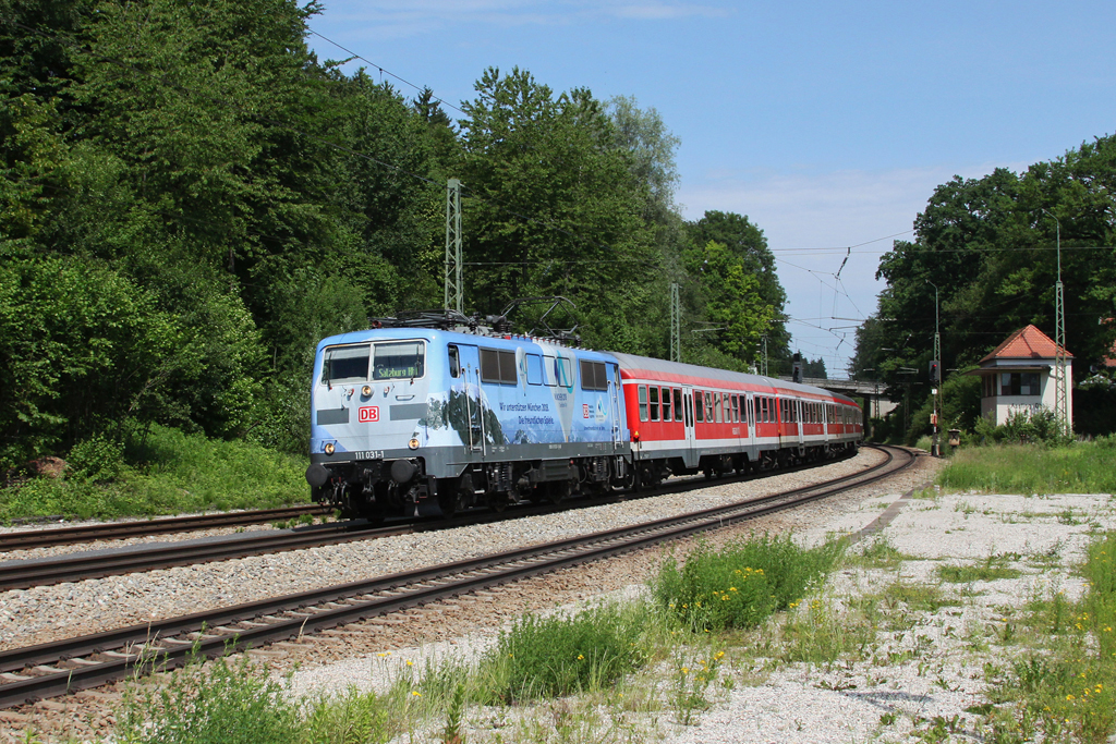111 031 mit RE 79015 am 05.06.2011 in Aling.