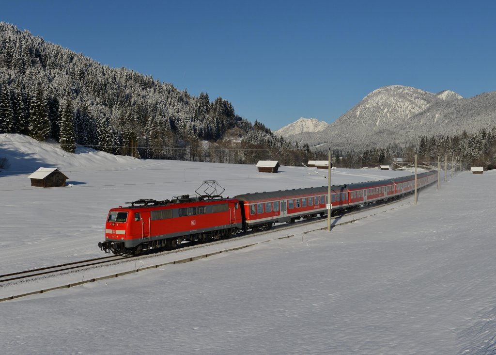 111 037 mit der ersten RB von M�nchen nach Innsbruck am 16.03.2013 bei Klais.