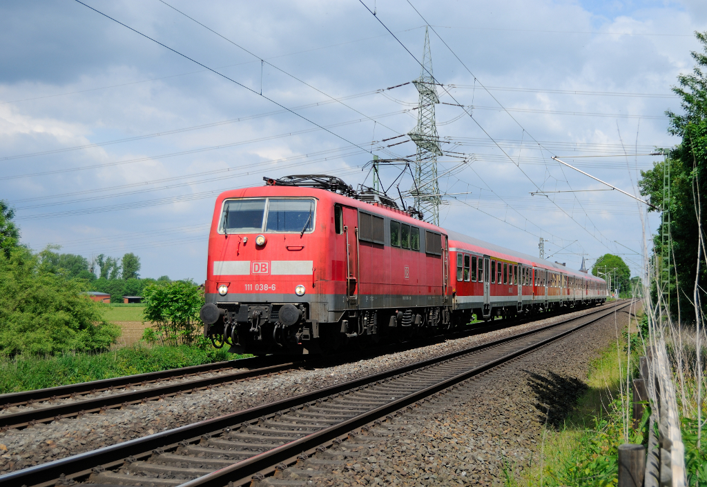 111 038-6 ist am Samstag den 25.5.2013 mit Nahrverkehrwagen auf der KBS 485 bei Geilenkirchen Sggerath nach Aachen unterwegs.