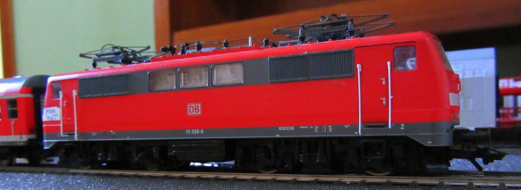 111 038-6 von ROCO auf der Modellbahn am 21.1.2012.