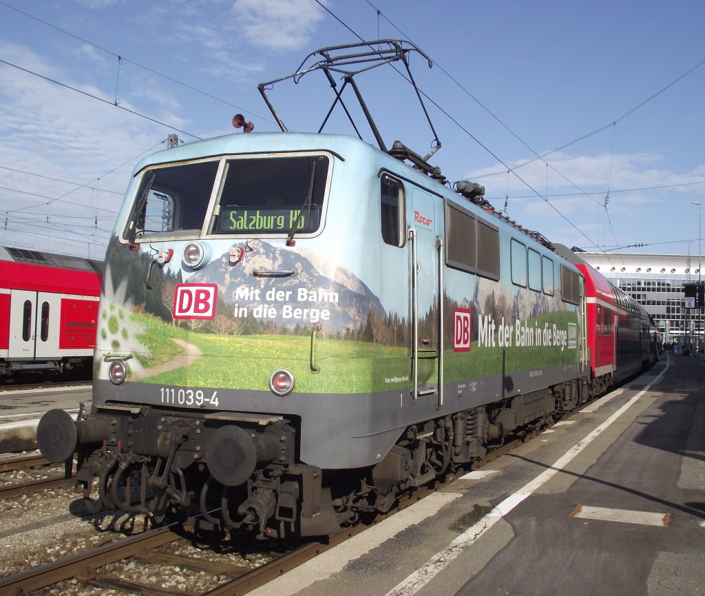 111 039-4  DAV  steht am 2. September 2011 mit einem RE nach Salzburg Hbf im Mnchener Hbf.