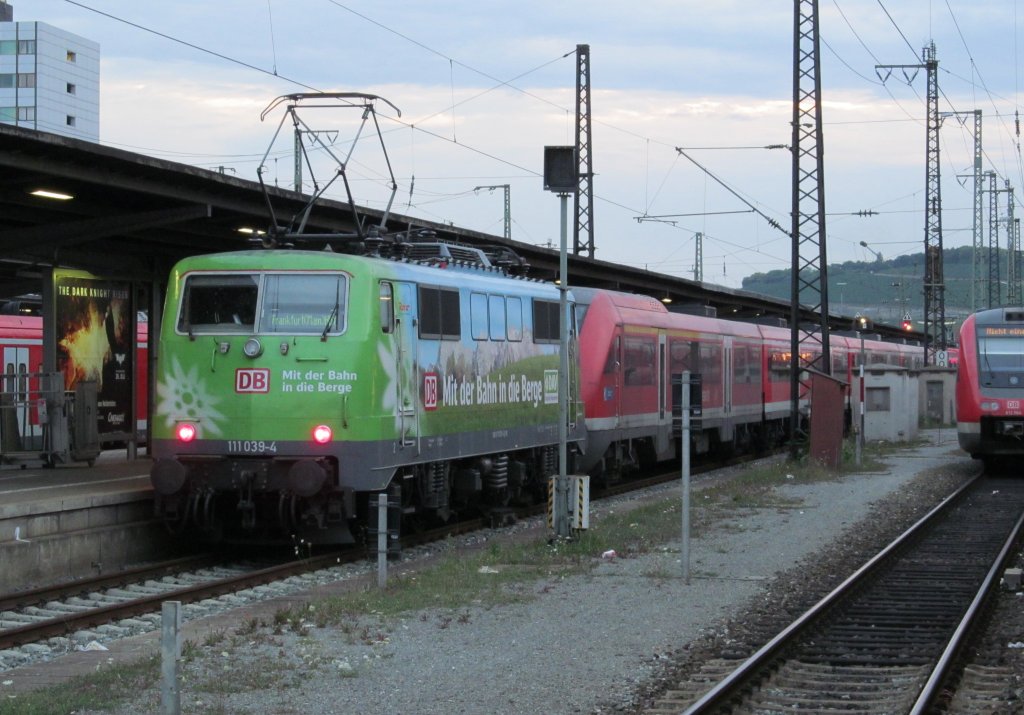 111 039-4  DAV  steht am 15. April 2012 mit einem RE nach Frankfurt am Main im Wrzburger Hbf.